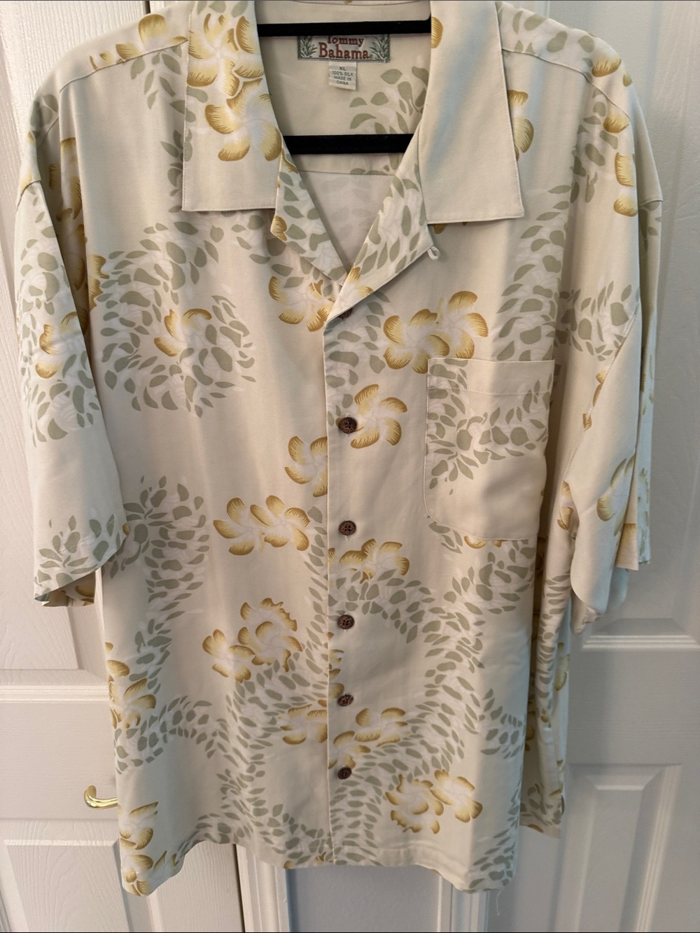 Tommy Bahama Cream & Yellow Green Floral Print Casual Button-Down Shirt